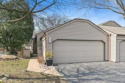 802 Shoreline Rd, Lake Barrington, IL 60010