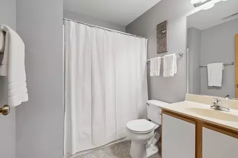 Bath - 21508 Franklin Cir, Plainfield, IL 60544 photo 2 of 3