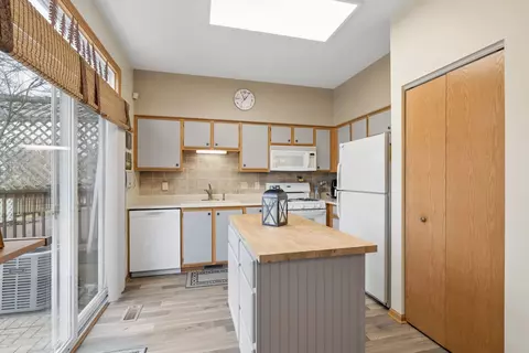 Kitchen - 21508 Franklin Cir, Plainfield, IL 60544 photo 2 of 2