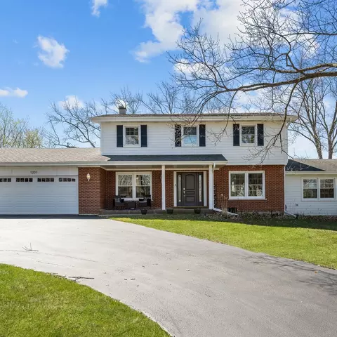 1201 Country Club Rd, Lake Zurich, IL 60047