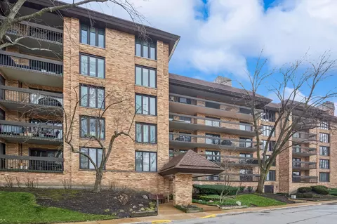 1671 Mission Hills Rd #S404, Northbrook, IL 60062