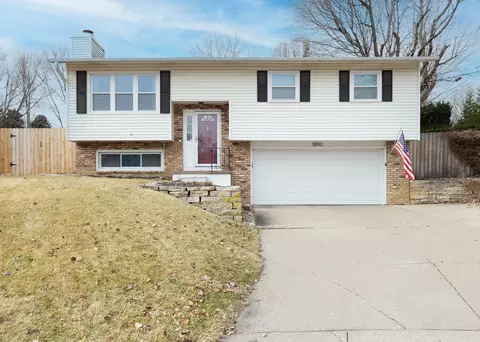 3890 Tanglefoot Ct, Bettendorf, IA 52722