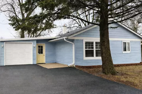 11 Helm Rd, Carpentersville, IL 60110