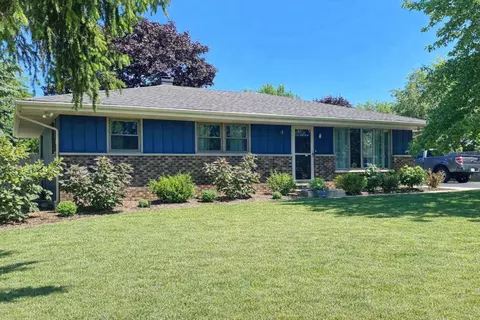 535 Thompson Ave, Winthrop Harbor, IL 60096