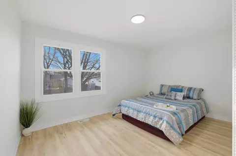 Bedroom - 1450 Meyer Rd, Hoffman Estates, IL 60169 photo 1 of 3