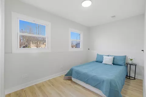 Bedroom - 1450 Meyer Rd, Hoffman Estates, IL 60169 photo 3 of 3