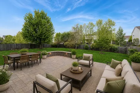 Exterior - 2984 Shamrock Cir, Elgin, IL 60124 photo 3 of 6