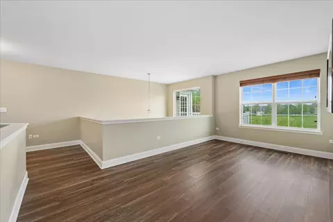 Living - 2984 Shamrock Cir, Elgin, IL 60124 photo 6 of 8