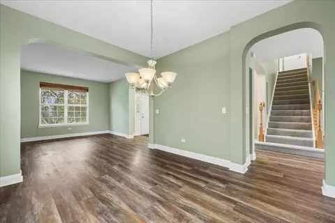 Living - 2984 Shamrock Cir, Elgin, IL 60124 photo 4 of 8