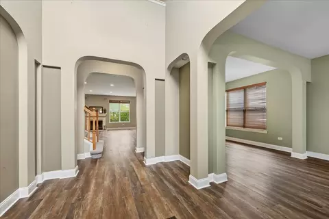 Entry Way - 2984 Shamrock Cir, Elgin, IL 60124 photo 1 of 2