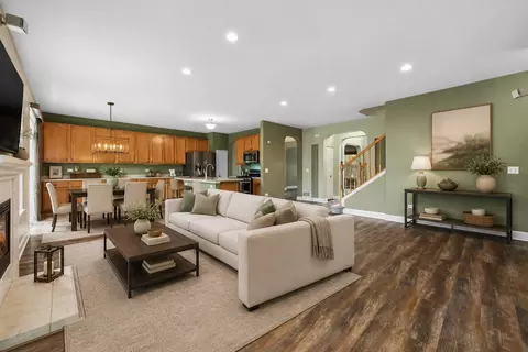 Living - 2984 Shamrock Cir, Elgin, IL 60124 photo 1 of 8