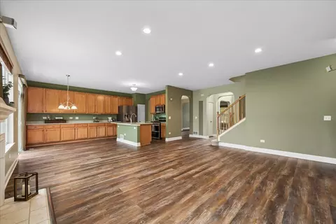 Living - 2984 Shamrock Cir, Elgin, IL 60124 photo 2 of 8