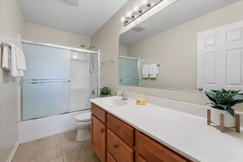 Bath - 2984 Shamrock Cir, Elgin, IL 60124 photo 3 of 3