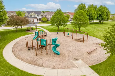 View/Area - 2984 Shamrock Cir, Elgin, IL 60124 photo 3 of 9