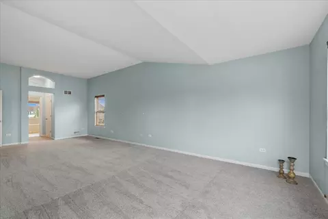 Living - 2984 Shamrock Cir, Elgin, IL 60124 photo 8 of 8