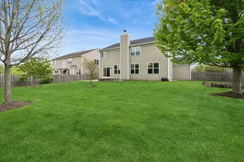 Exterior - 2984 Shamrock Cir, Elgin, IL 60124 photo 5 of 6