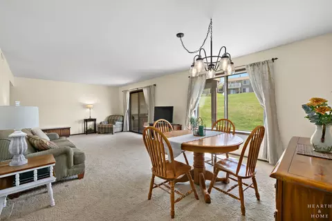 Dining - 603 Waters Edge Dr #D, Mchenry, IL 60050 photo 2 of 2