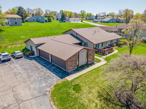 603 Waters Edge Dr #D, Mchenry, IL 60050