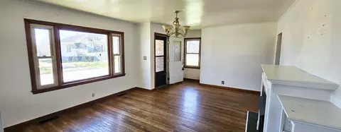 Living - 209 N Reader St, Mounds, IL 62964 photo 3 of 7