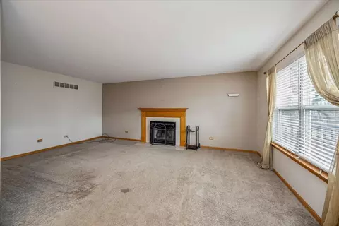 Living - 1852 Maple Glen Dr, Plainfield, IL 60586 photo 4 of 5