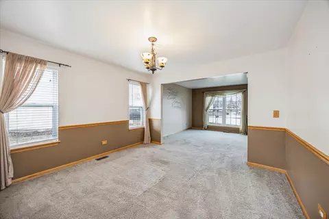 Living - 1852 Maple Glen Dr, Plainfield, IL 60586 photo 2 of 5