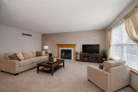 Living - 1852 Maple Glen Dr, Plainfield, IL 60586 photo 3 of 5