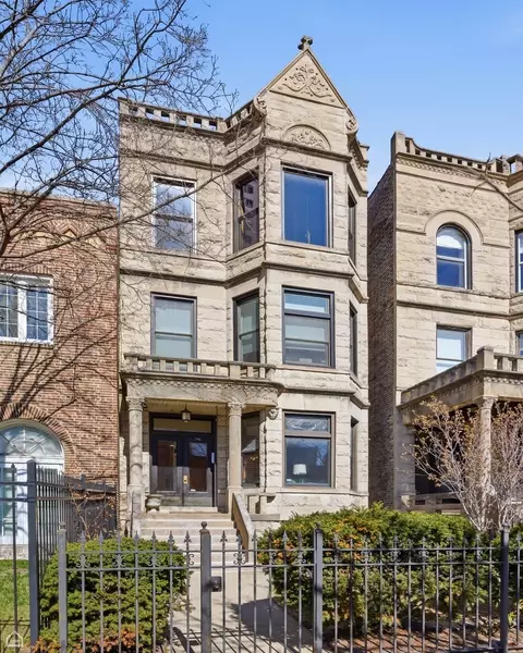 724 W Grace St #1, Chicago, IL 60613