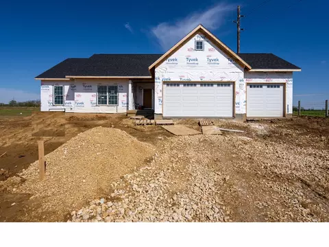 7001 Black Oak Dr, Bettendorf, IA 52722