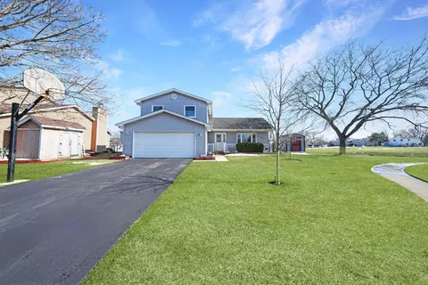565 Edgebrook Ct, Carol Stream, IL 60188