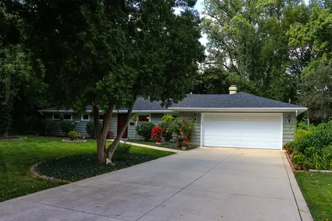 1920 N Washington St, Wheaton, IL 60187