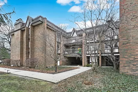 360 Claymoor Rd #3G, Hinsdale, IL 60521