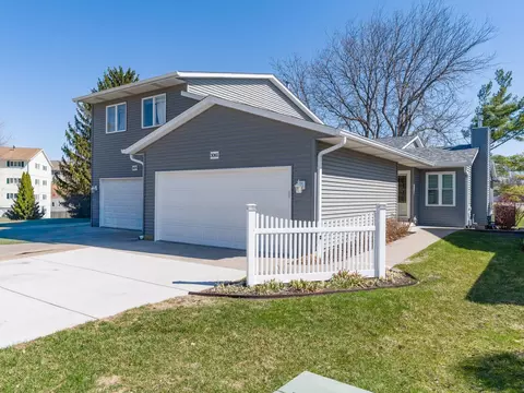 3065 Red Wing Ct, Bettendorf, IA 52722