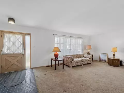 Entry Way - 1000 Lancaster Ct, Hoffman Estates, IL 60169 photo 1 of 1