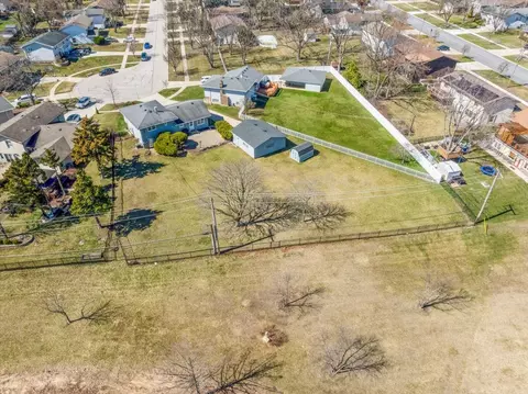 View/Area - 1000 Lancaster Ct, Hoffman Estates, IL 60169 photo 4 of 5