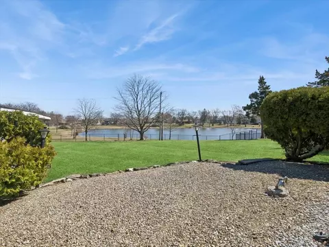 Exterior - 1000 Lancaster Ct, Hoffman Estates, IL 60169 photo 5 of 5