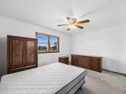 Bedroom - 1000 Lancaster Ct, Hoffman Estates, IL 60169 photo 1 of 3
