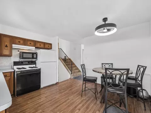 Kitchen - 1000 Lancaster Ct, Hoffman Estates, IL 60169 photo 2 of 2