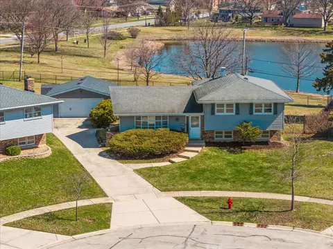 View/Area - 1000 Lancaster Ct, Hoffman Estates, IL 60169 photo 1 of 5