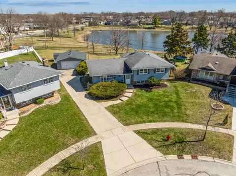 View/Area - 1000 Lancaster Ct, Hoffman Estates, IL 60169 photo 2 of 5