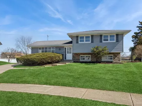 1000 Lancaster Ct, Hoffman Estates, IL 60169