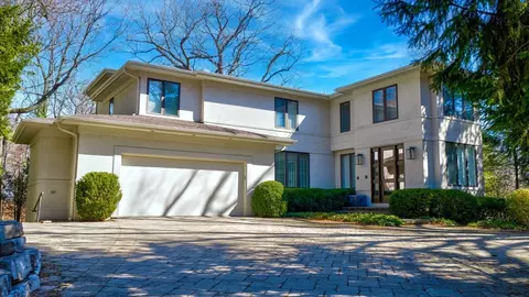 1643 Sylvester Pl, Highland Park, IL 60035