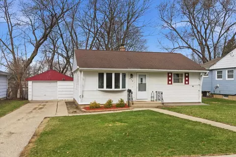 270 Ridge Ave, Crystal Lake, IL 60014