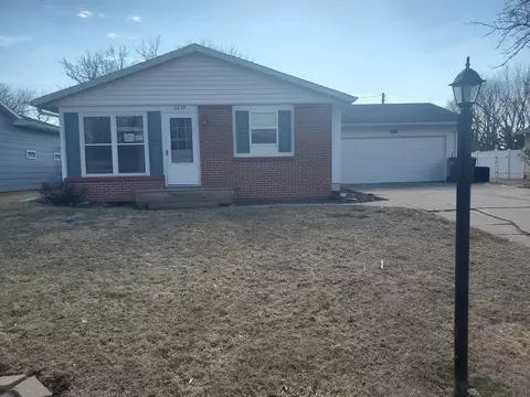 2239 13th Ave S, Clinton, IA 52732