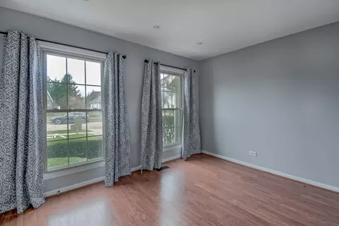 Living - 1411 Steeplechase Rd, Bartlett, IL 60103 photo 4 of 6