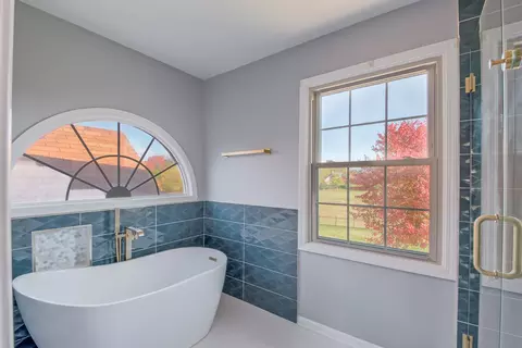 Bath - 1411 Steeplechase Rd, Bartlett, IL 60103 photo 3 of 4