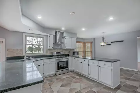 Kitchen - 1411 Steeplechase Rd, Bartlett, IL 60103 photo 2 of 2