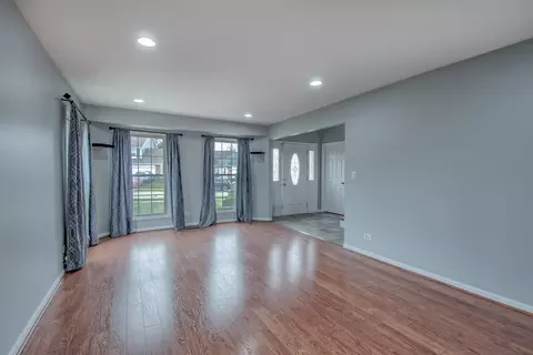 Living - 1411 Steeplechase Rd, Bartlett, IL 60103 photo 3 of 6