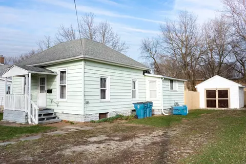 918 N Hazel St, Pontiac, IL 61764