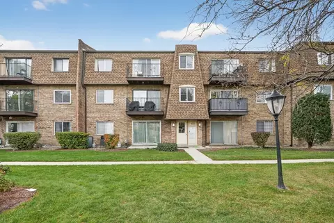 9456 Bay Colony Dr #2N, Des Plaines, IL 60016