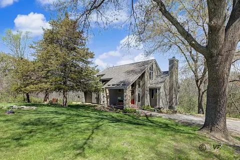 5 Knoll Ct, Galena, IL 61036